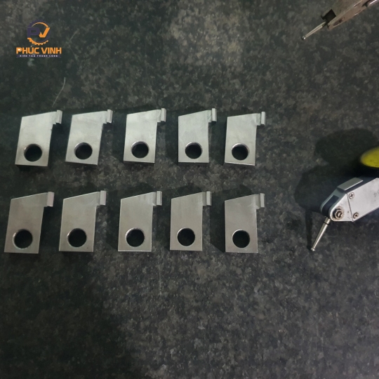 Gia Công Móc Gạc Nắp Chai Thép Không Rỉ